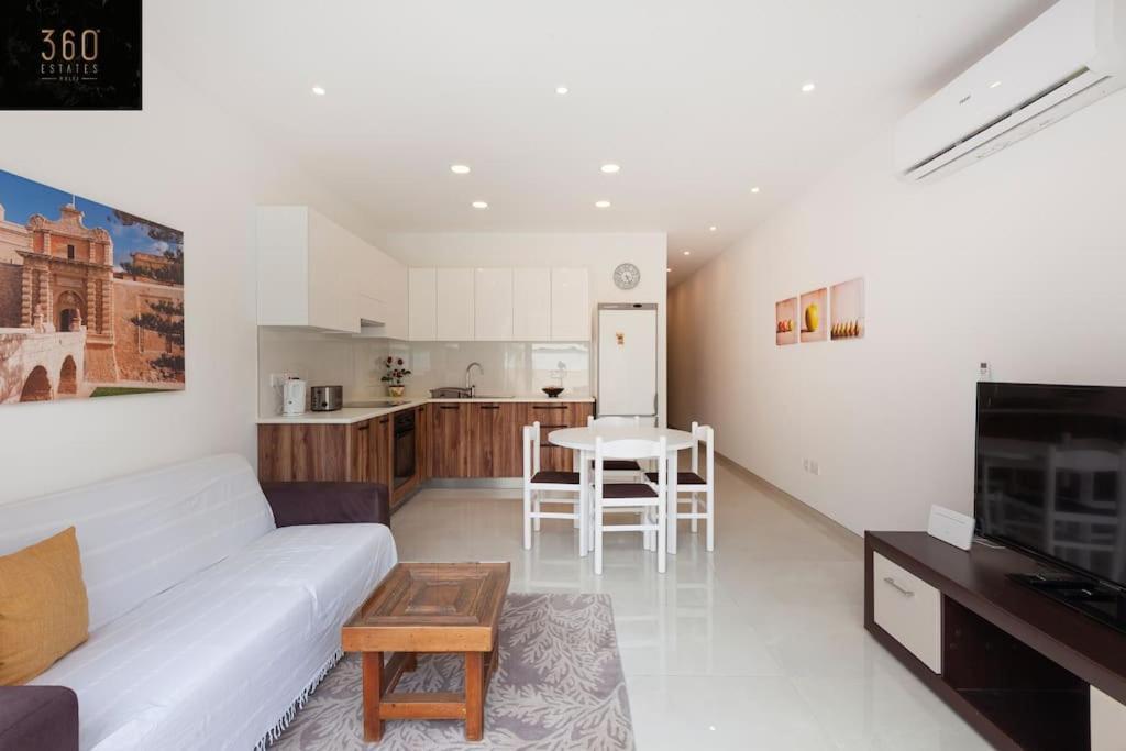 Comfy Apt With Terrace, 5 Mins To Sliema Ferries By 360 Estates Gzira Exterior foto